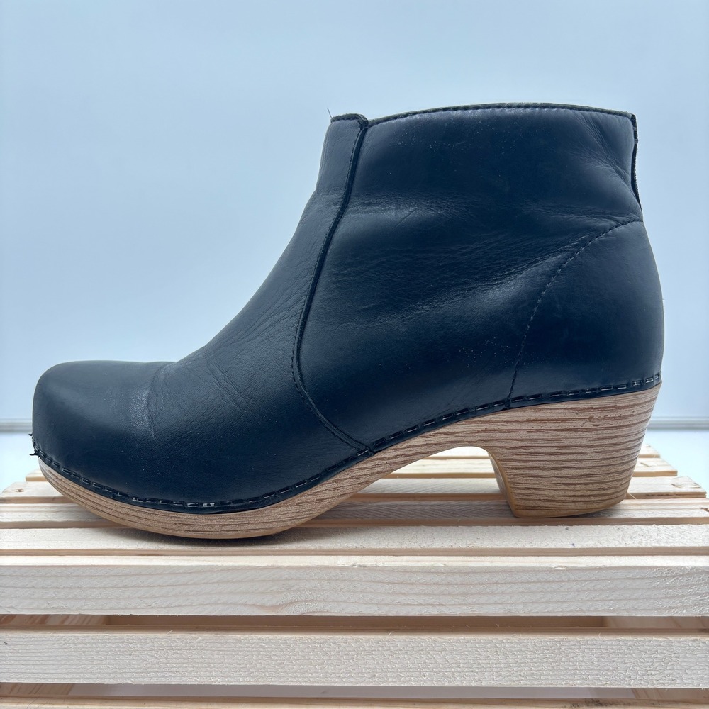 Dansko Maria Womens 38 Black Leather Ankle Boots Side Zip Clog Heel Shoes - Picture 4 of 13